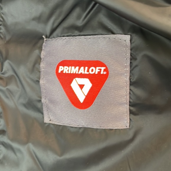 NWOT Gap women’s xs black puffy Primaloft vest with silver zipper. - Picture 6 of 6